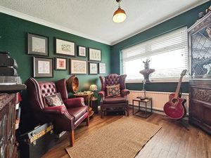 Sitting Room/Bedroom- click for photo gallery